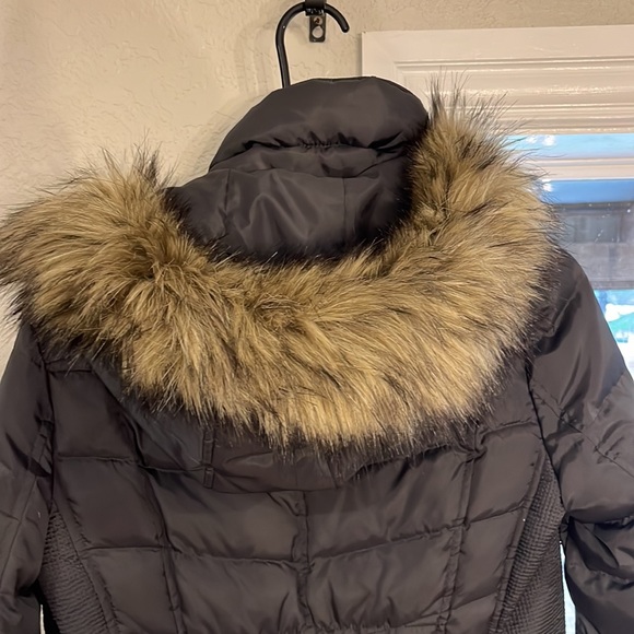 *BRAND NEW* Micheal Kors charcoal grey winter coat with fur hood. - Picture 8 of 11